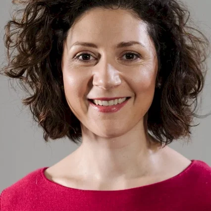  Martha Issová