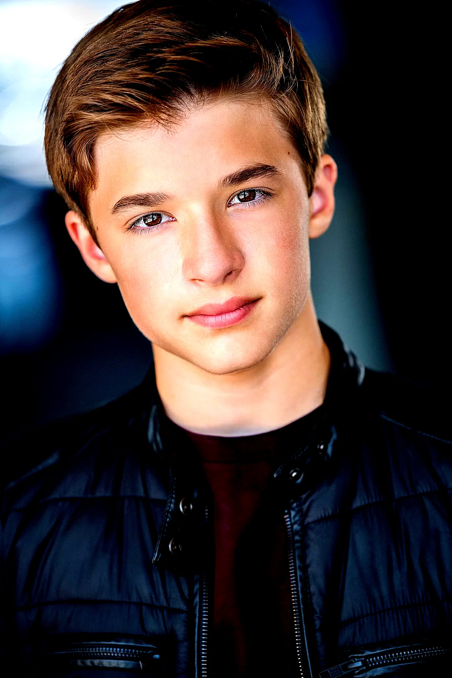  Avery Esteves
