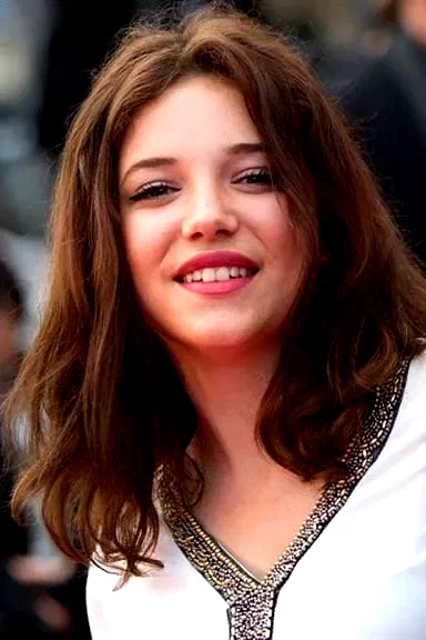  Zoé Adjani