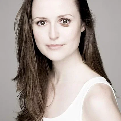  Clare Dunne