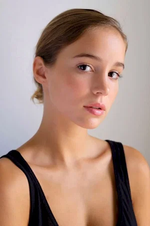  Alba Baptista