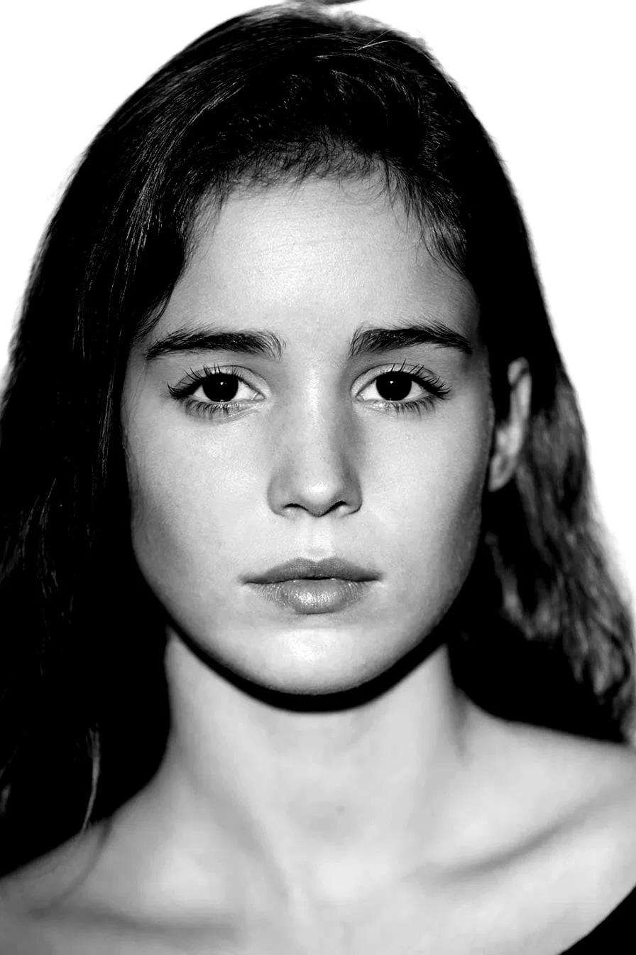  Alba Baptista