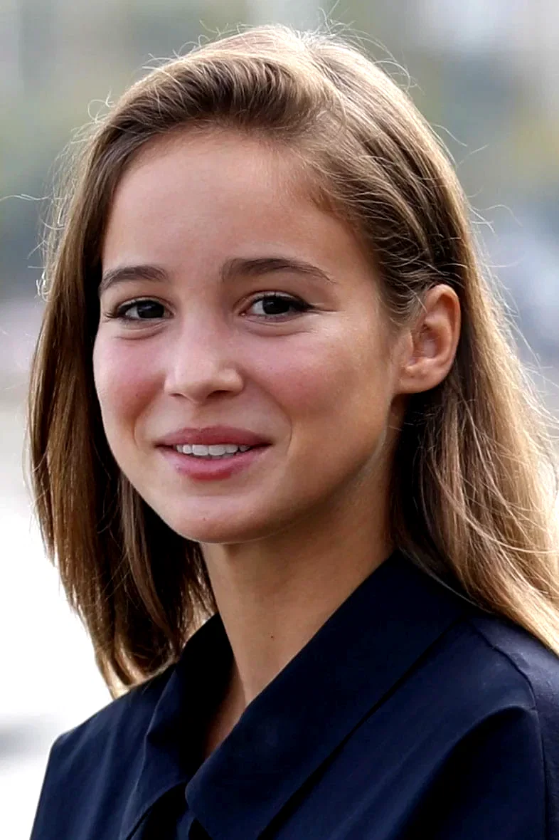  Alba Baptista
