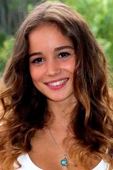  Alba Baptista