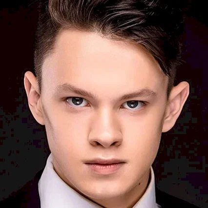  Artur Novikov