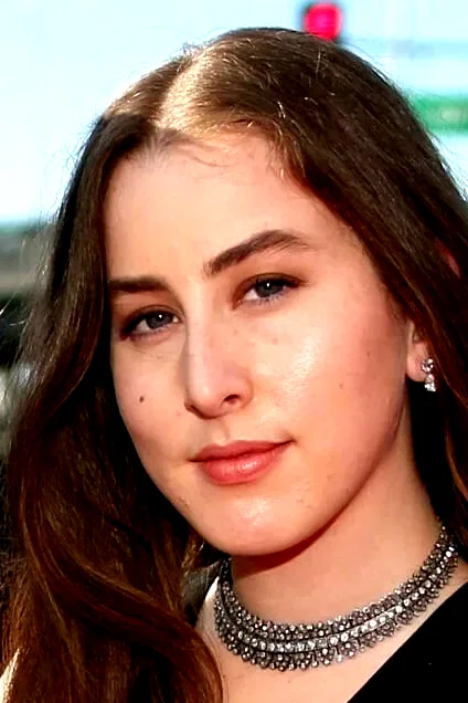  Alana Haim