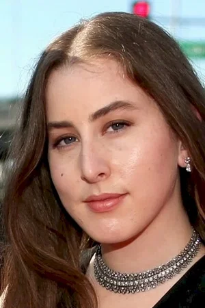  Alana Haim photo