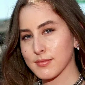 Photo star :  Alana Haim