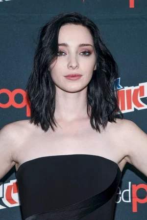 Emma Dumont photo
