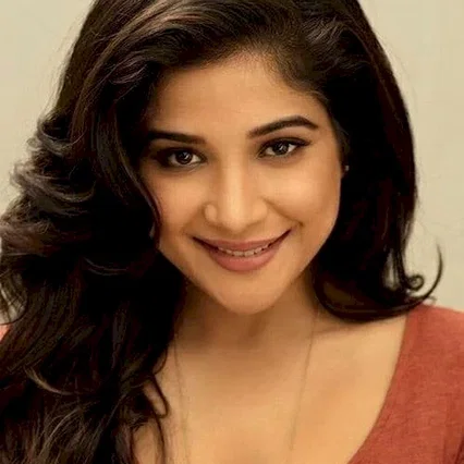  Sakshi Agarwal