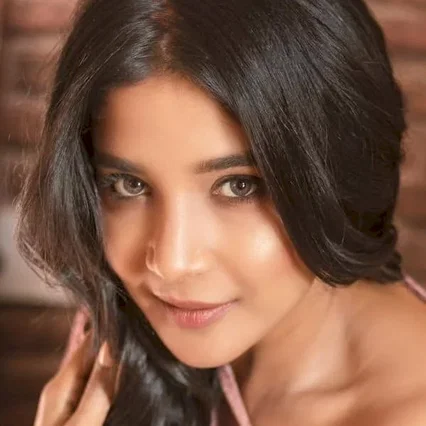  Sakshi Agarwal