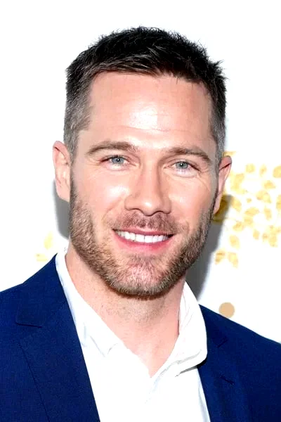 Luke MacFarlane