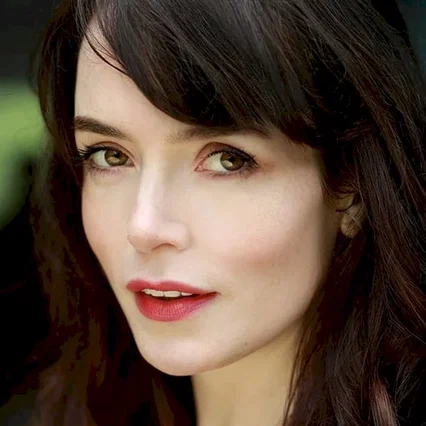  Valene Kane