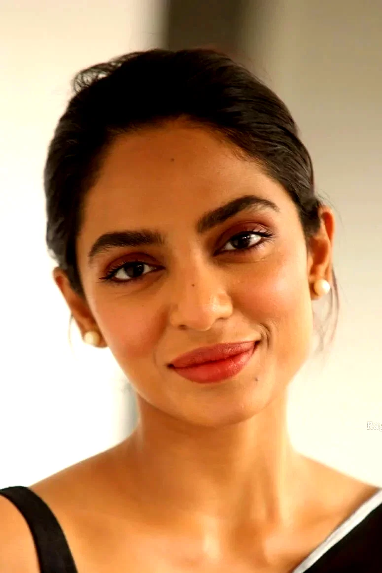 Sobhita  Dhulipala