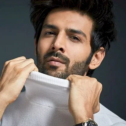 Kartik Aaryan