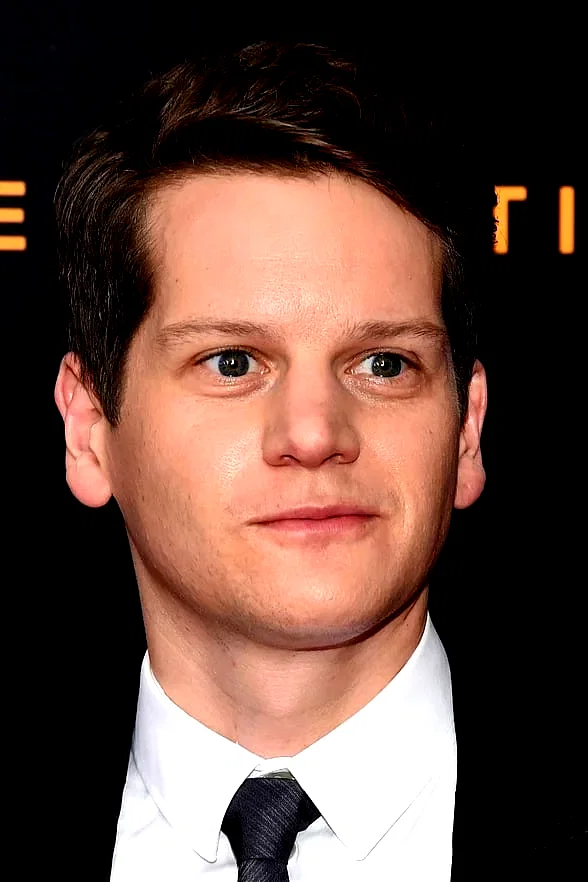  Graham Moore
