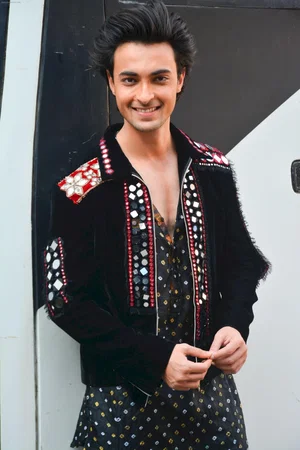  Aayush Sharma photo