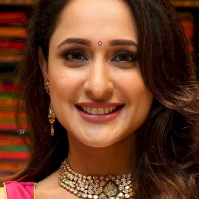 Photo star :  Pragya Jaiswal