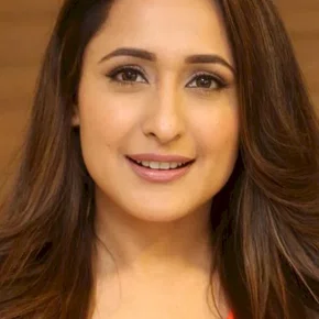 Photo star :  Pragya Jaiswal