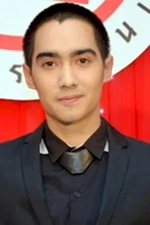  Steven Isarapong Fuhrer photo