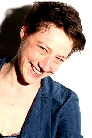 Julie Moulier