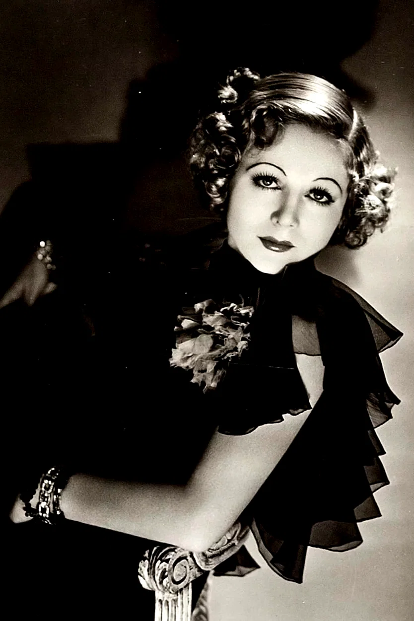  Sharon Lynn