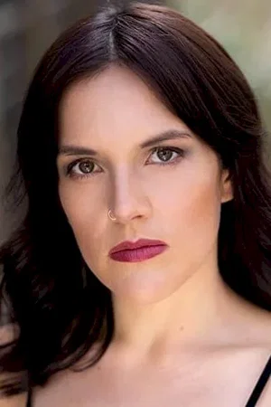  Stephanie Izsak photo