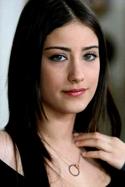  Hazal Kaya