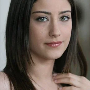 Photo star :  Hazal Kaya