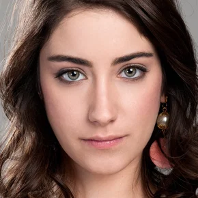 Photo star :  Hazal Kaya