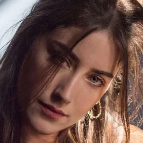 Photo star :  Hazal Kaya