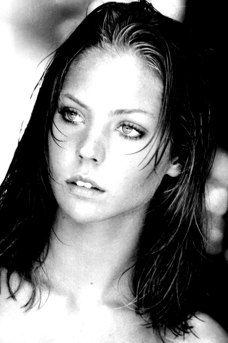  Carole Andre