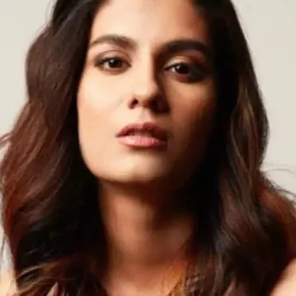  Shreya Dhanwanthary