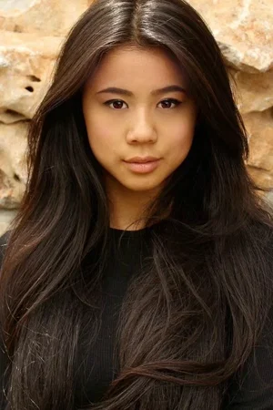  Leah Lewis