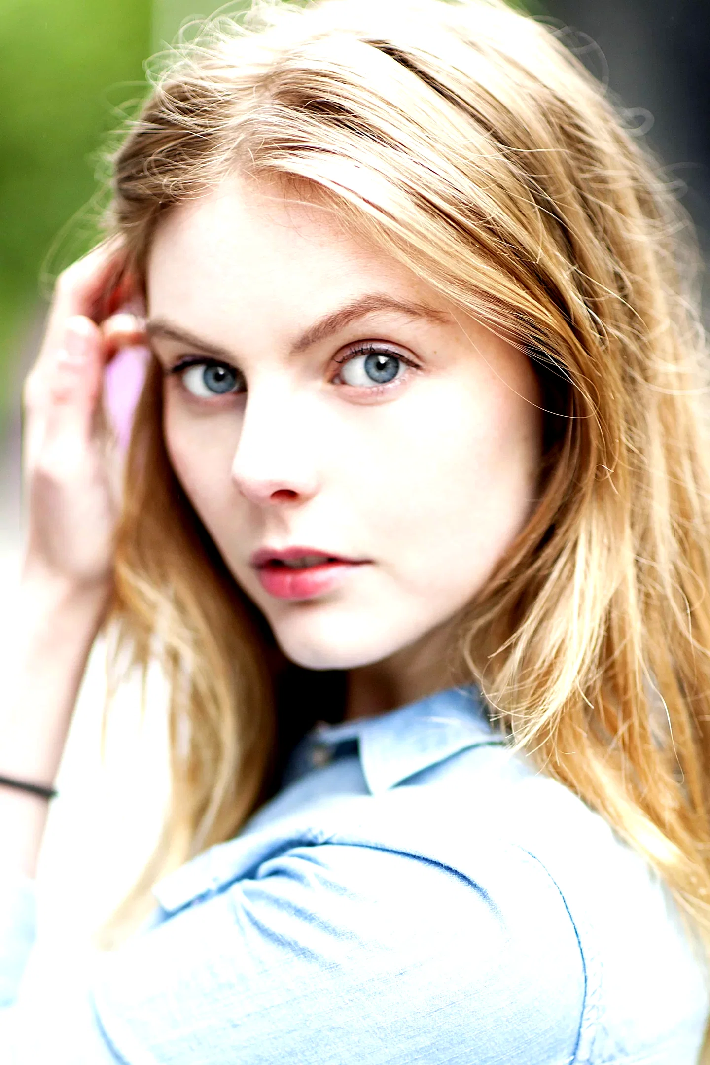  Nell Hudson