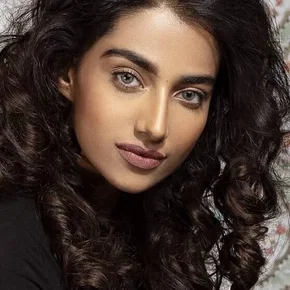 Photo star :  Meenakshi Chaudhary