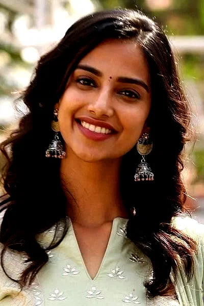  Meenakshi Chaudhary