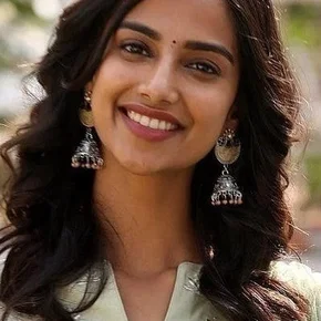 Photo star :  Meenakshi Chaudhary