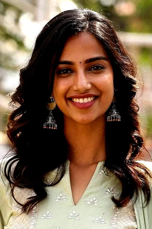  Meenakshi Chaudhary