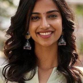 Photo star :  Meenakshi Chaudhary