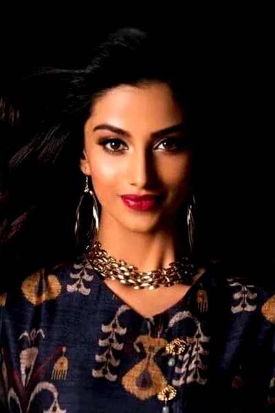  Meenakshi Chaudhary