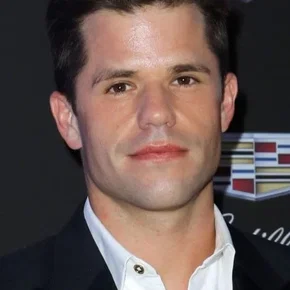 Photo star : Charlie Carver