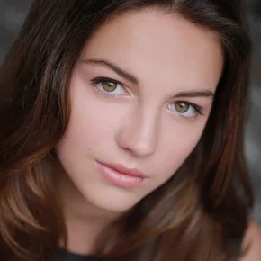 Photo star : Ella Hunt