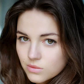 Photo star : Ella Hunt