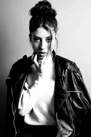  Noa Fisher
