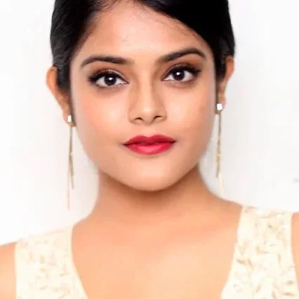  Riddhi Kumar