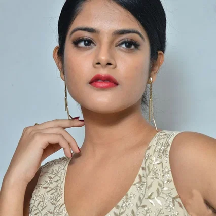  Riddhi Kumar