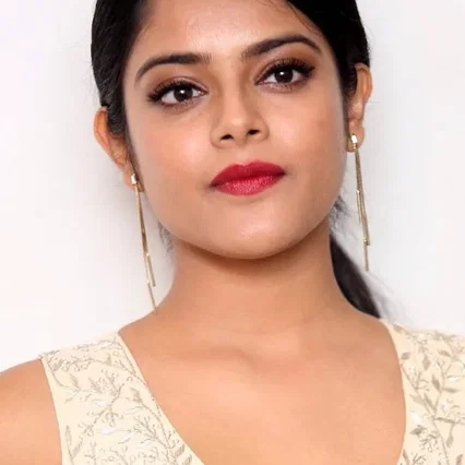  Riddhi Kumar