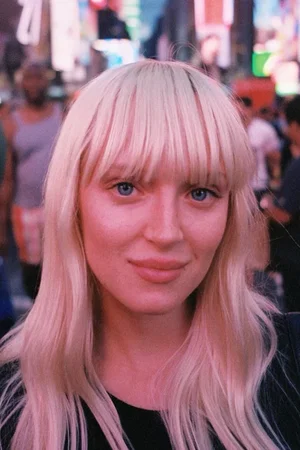  Karina Kolokolchykova photo