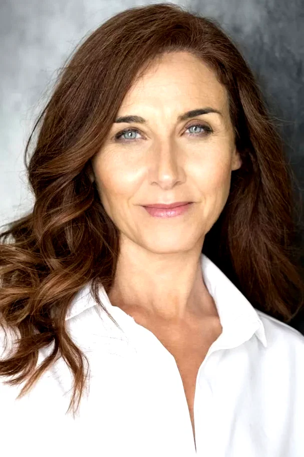  Mona Martínez